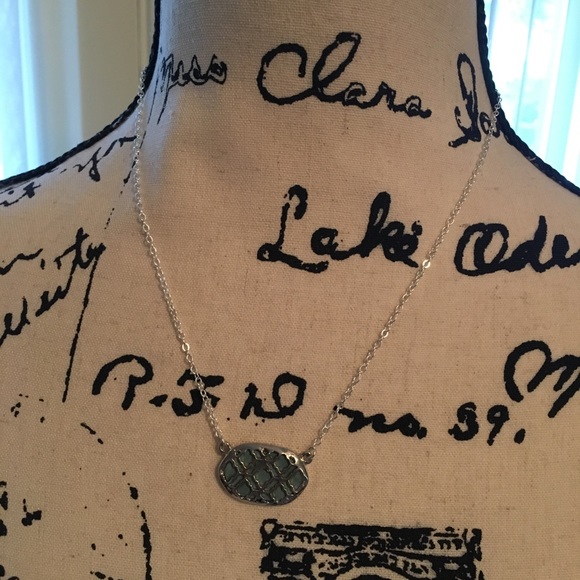 SOLD OUT - 🎉3XHP🎉 Silver Abalone Necklace - Picture 8 of 8